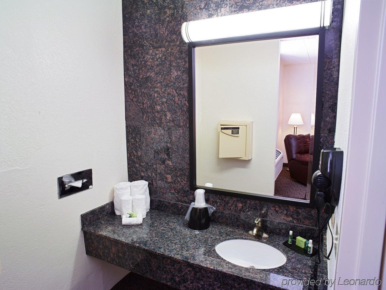 Livinn Hotel St Paul East / Maplewood Экстерьер фото