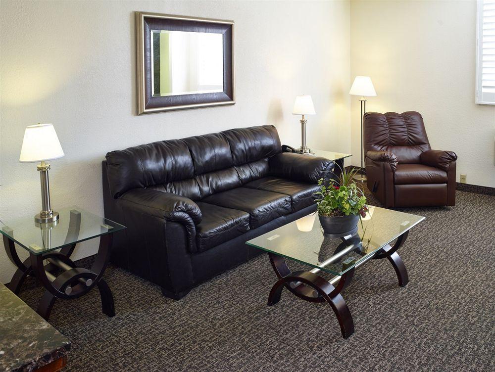 Livinn Hotel St Paul East / Maplewood Экстерьер фото