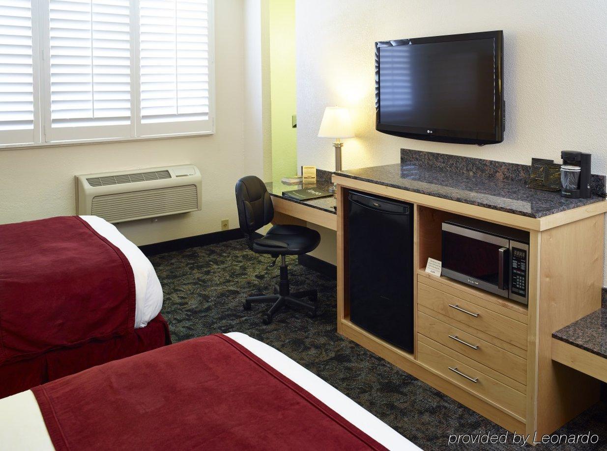Livinn Hotel St Paul East / Maplewood Экстерьер фото