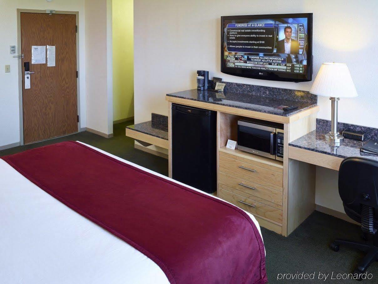 Livinn Hotel St Paul East / Maplewood Экстерьер фото