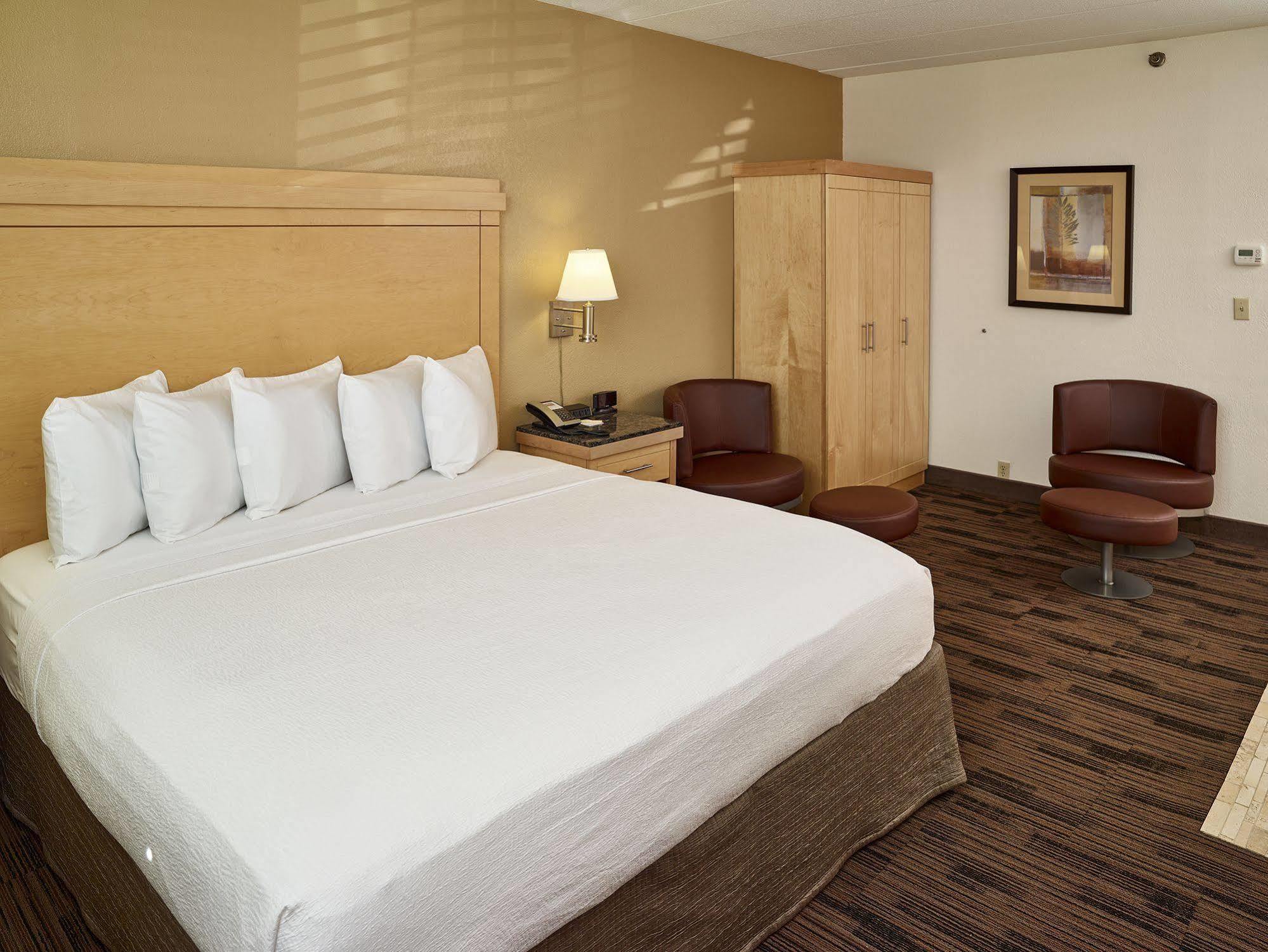 Livinn Hotel St Paul East / Maplewood Экстерьер фото