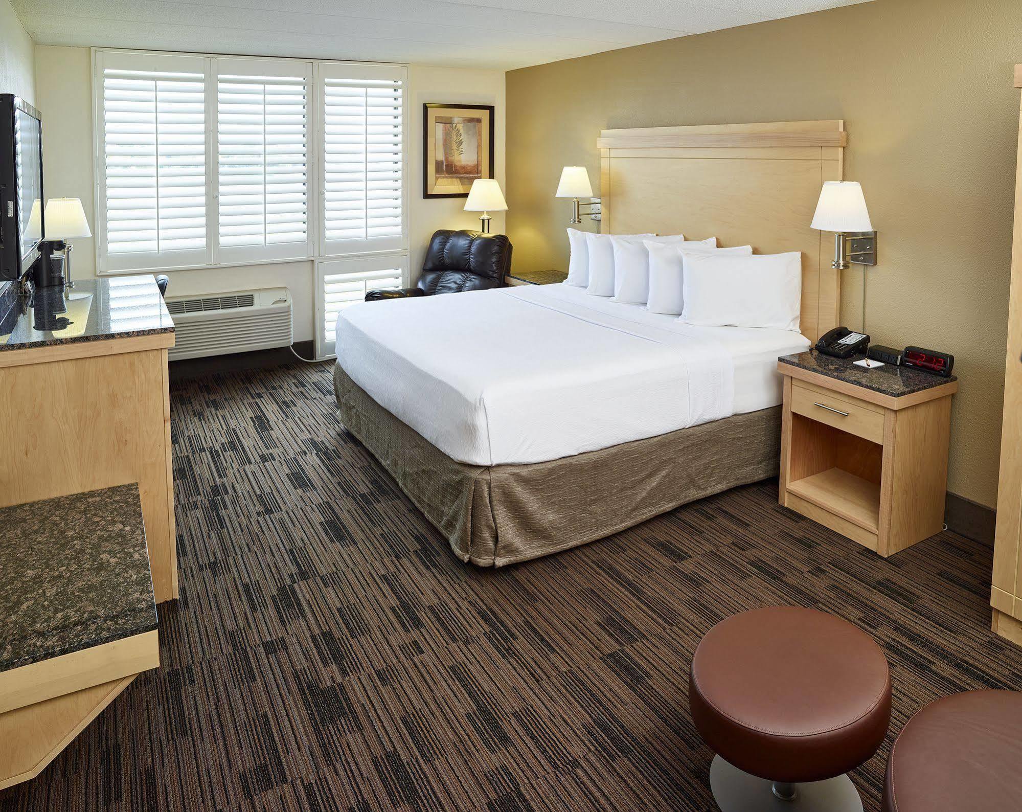 Livinn Hotel St Paul East / Maplewood Экстерьер фото