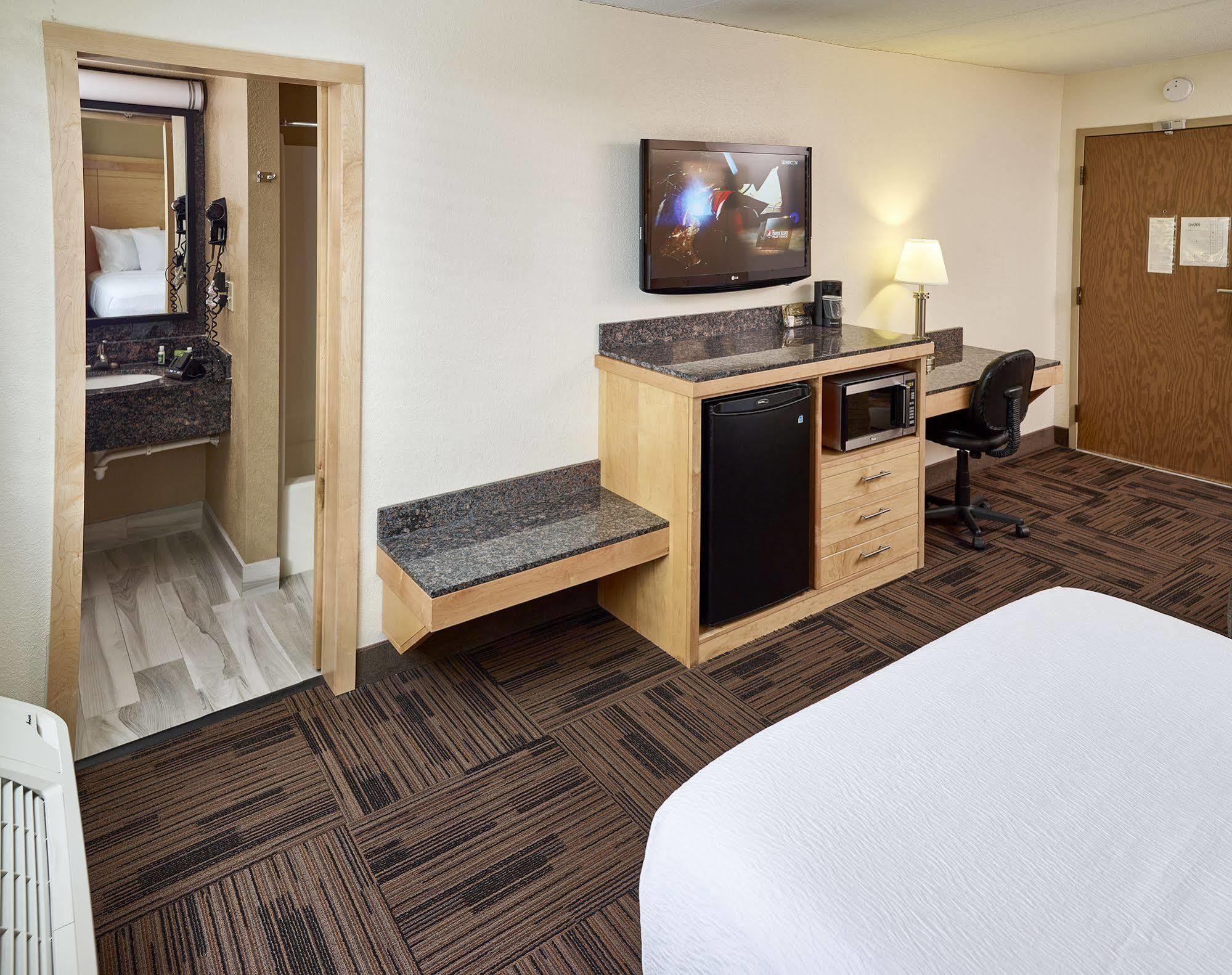 Livinn Hotel St Paul East / Maplewood Экстерьер фото