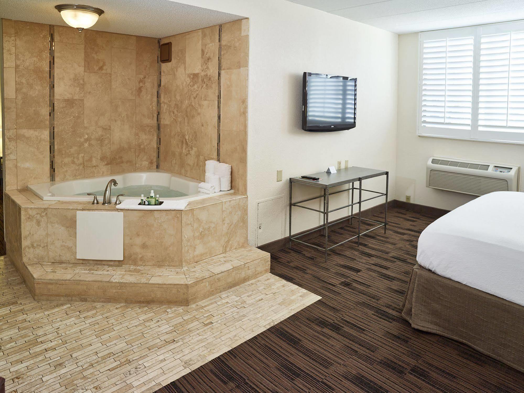 Livinn Hotel St Paul East / Maplewood Экстерьер фото